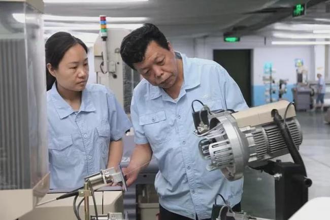 新鄉(xiāng)化纖成立新材料研究院，開(kāi)啟纖維產(chǎn)業(yè)創(chuàng)新與轉(zhuǎn)化新篇章